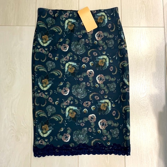 Short Fluide Zara à Dentelle Fleurie - Taille M, Occasion Très Bon état